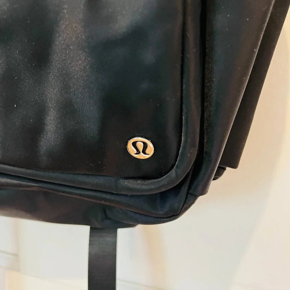 Lululemon Everyday Backpack 23L - Black - NWT! - Picture 10 of 16